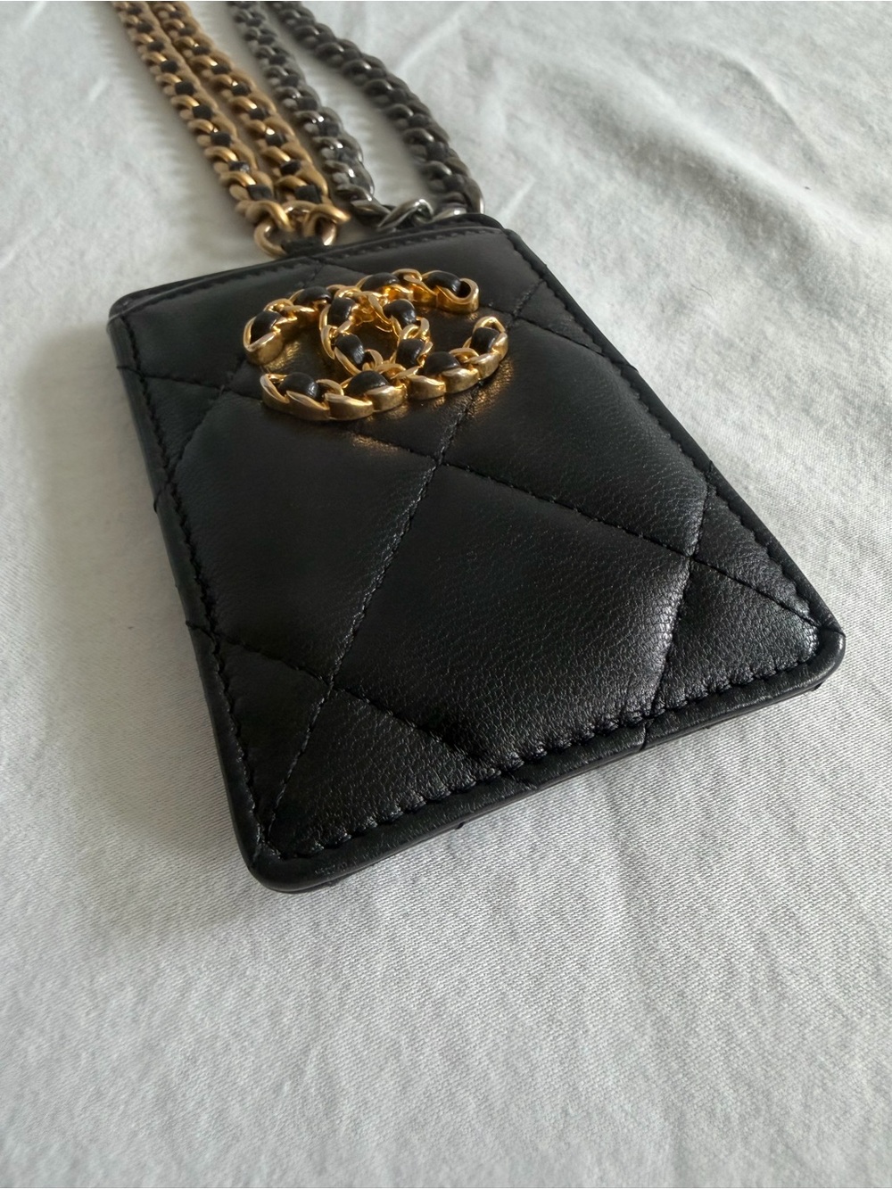 Shiny Goatskin Quilted CHANEL 19 Card Holder On Chain Black - Picture 4 of 7